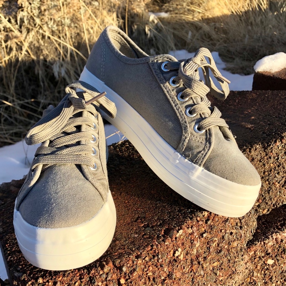 FINAL SALE!  Acid Wash Canvas Gray Sneaker - Picture 5 of 8
